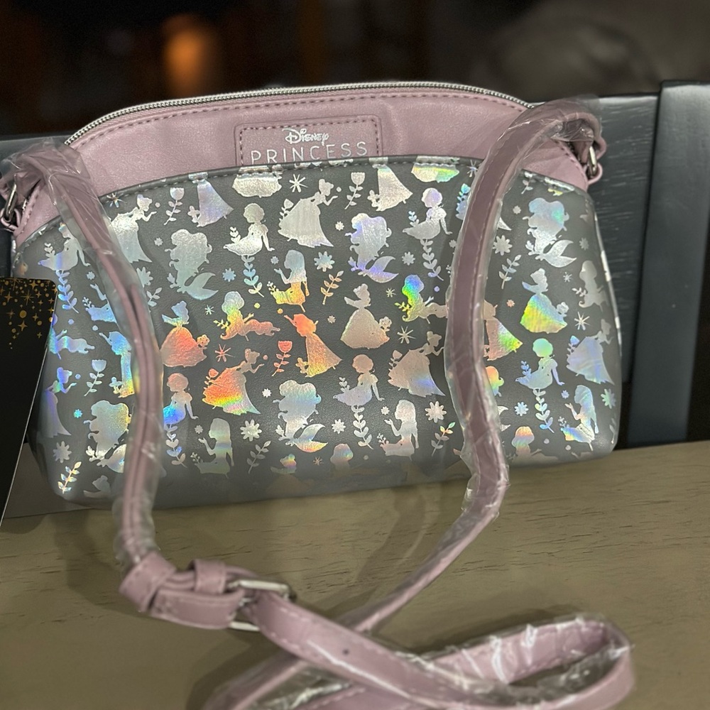 *NWT* Bioworld Disney Princess Holographic Crossbody Bag